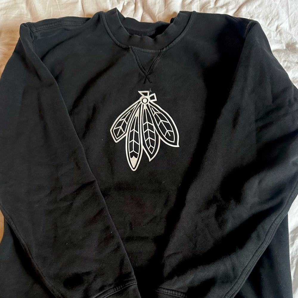 Women’s lululemon limited edition Chicago Blackhawks crewneck sweatshirt